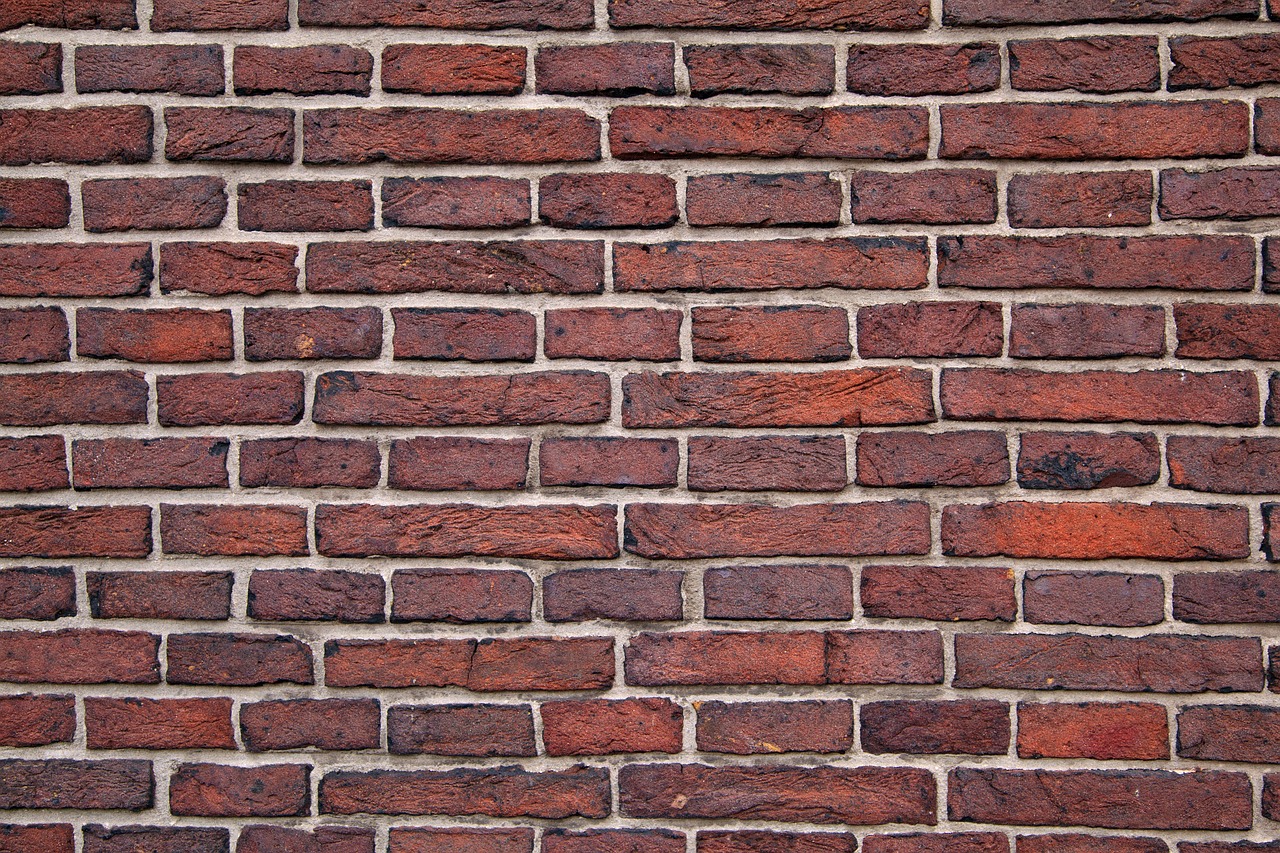 Quelle couleur associer avec un mur en briques : Conseils de décoration pour un intérieur harmonieux avec un mur en briques